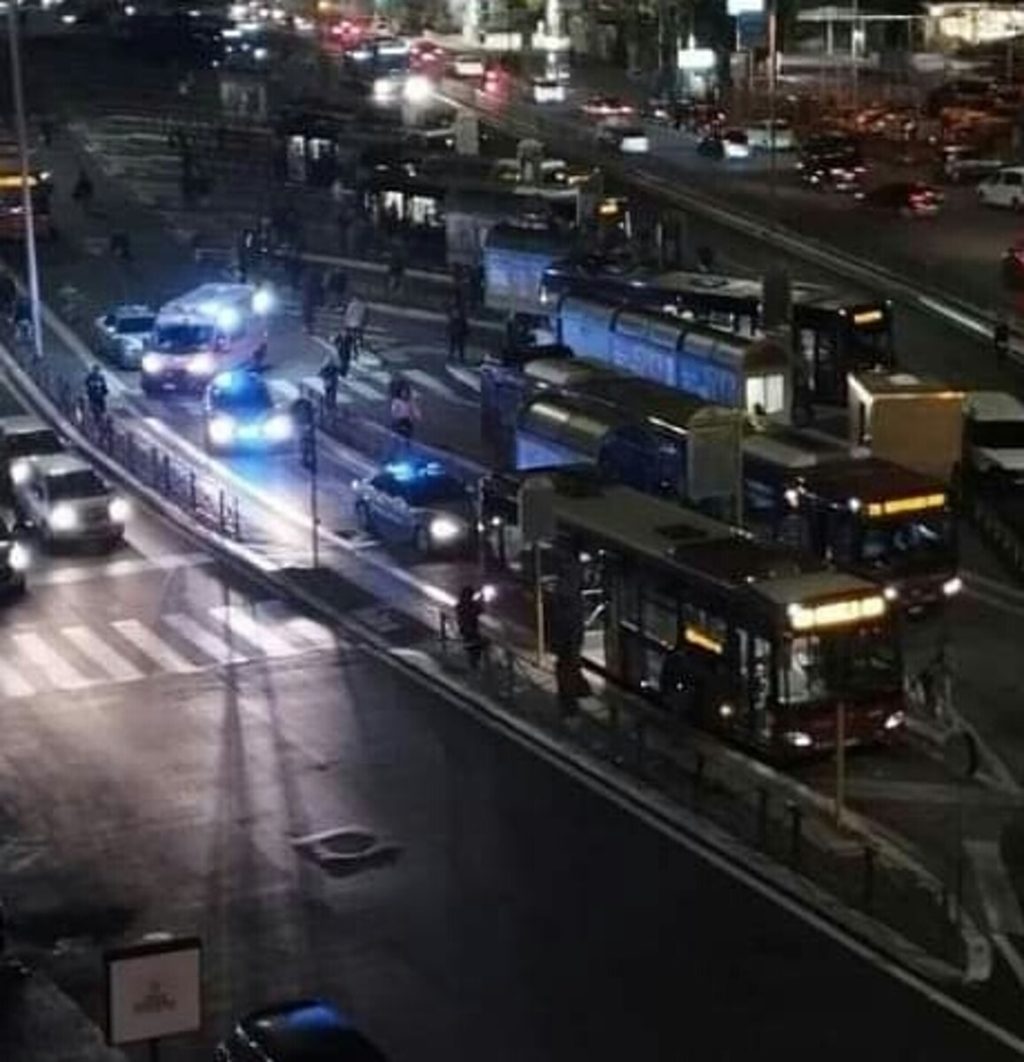 "C'è una rissa in strada": caos a Boccea, tra cocci di bottiglie e petardi scambiati per spari
