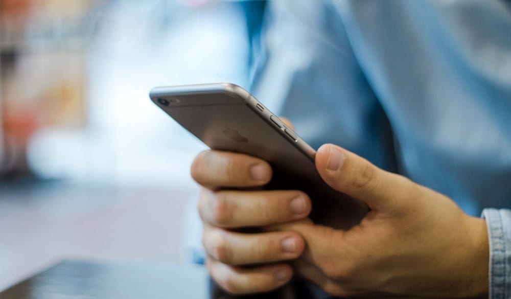 Prima il furto, poi l'estorsione: "3700 euro se rivuoi l'iPhone, sennò diffondo i tuoi video intimi"