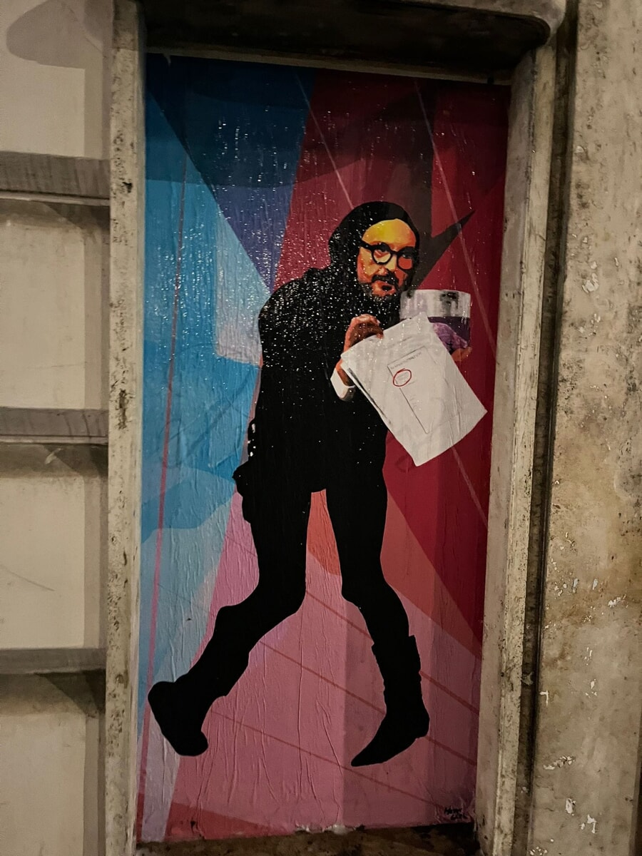Nella notte di Halloween spunta il nuovo murale di Harry Greb: è ispirato a Frankenstein Jr