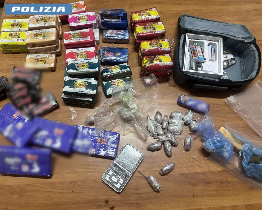 Sei chili di hashish nel box: pusher tradito da un mazzo di chiavi