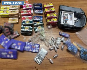 Sei chili di hashish nel box: pusher tradito da un mazzo di chiavi