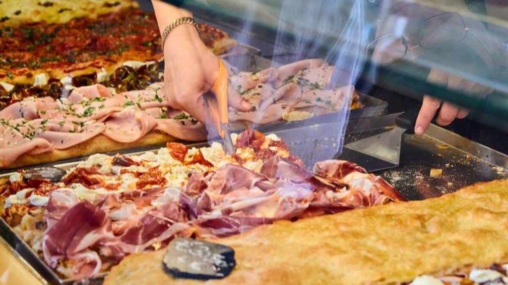 “La pizza in teglia non è pizza”. Gabriele Bonci racconta storia, origini e specificità