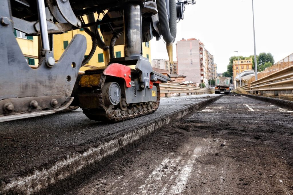 Corruzione a Roma, finanza in Campidoglio: indagini su manutenzione strade. Fari anche sul Giubileo