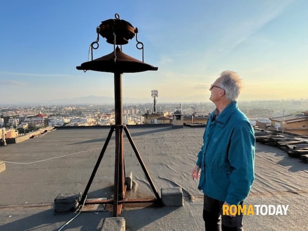 Quelle sentinelle a difesa della città. Le sirene antiaeree (che ancora resistono) sui tetti di Roma