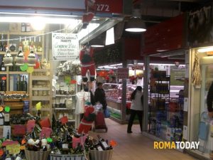 Una compostiera tra i banchi di frutta e verdura: il municipio la vuole in tutti i mercati del centro