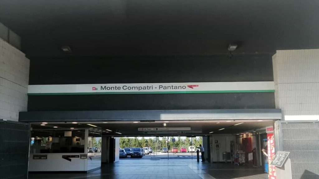 "Ci hanno derubato di gioielli e preziosi". Furto da 40mila euro nel parcheggio davanti la metro C: il racconto delle vittime
