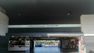 "Ci hanno derubato di gioielli e preziosi". Furto da 40mila euro nel parcheggio davanti la metro C: il racconto delle vittime