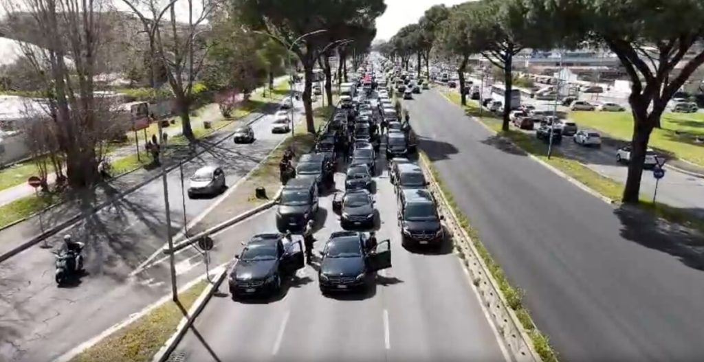 Bando ncc a Roma, opposizioni all'attacco: "Che fine hanno fatto le nuove licenze?"