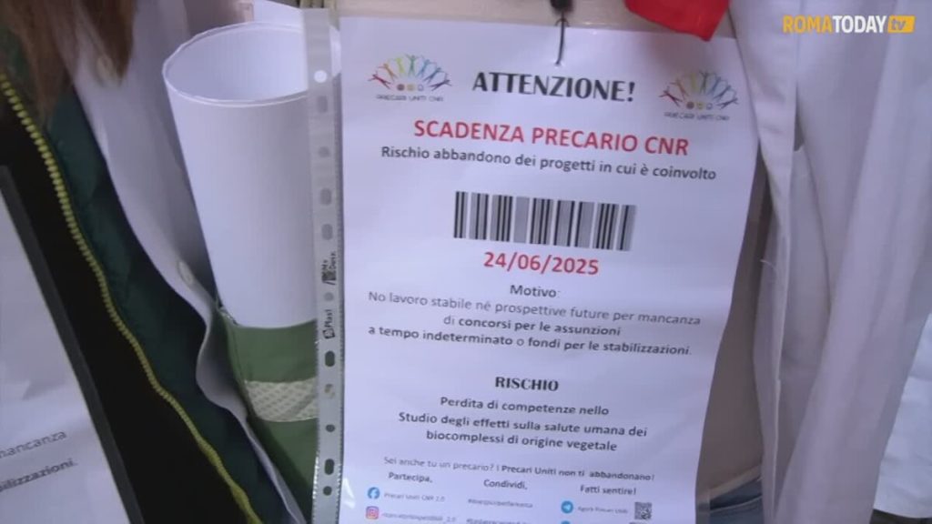 VIDEO | "Il nostro futuro appeso ad un filo": il presidio di protesta dei ricercatori precari del Cnr