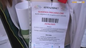 VIDEO | "Il nostro futuro appeso ad un filo": il presidio di protesta dei ricercatori precari del Cnr