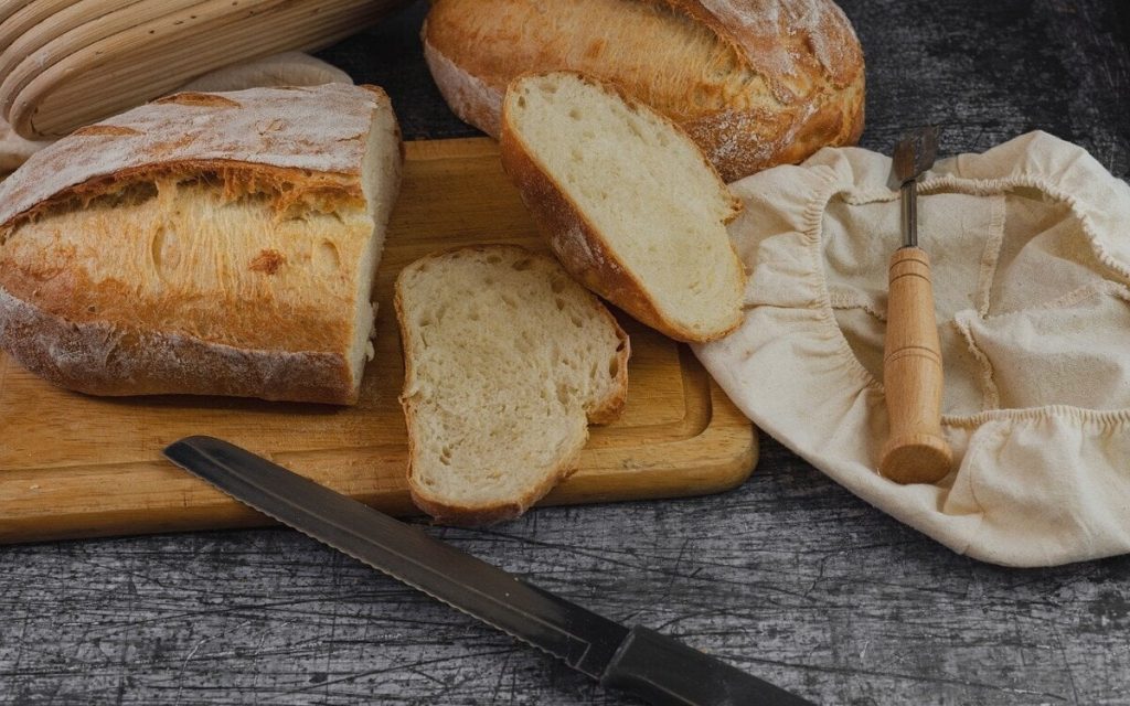 Pane ed evasione fiscale: sequestrati beni per 210mila euro a marito e moglie