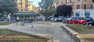 Bivacchi, scritte e rifiuti. Ora piazza Lecce è tornata fruibile dai cittadini