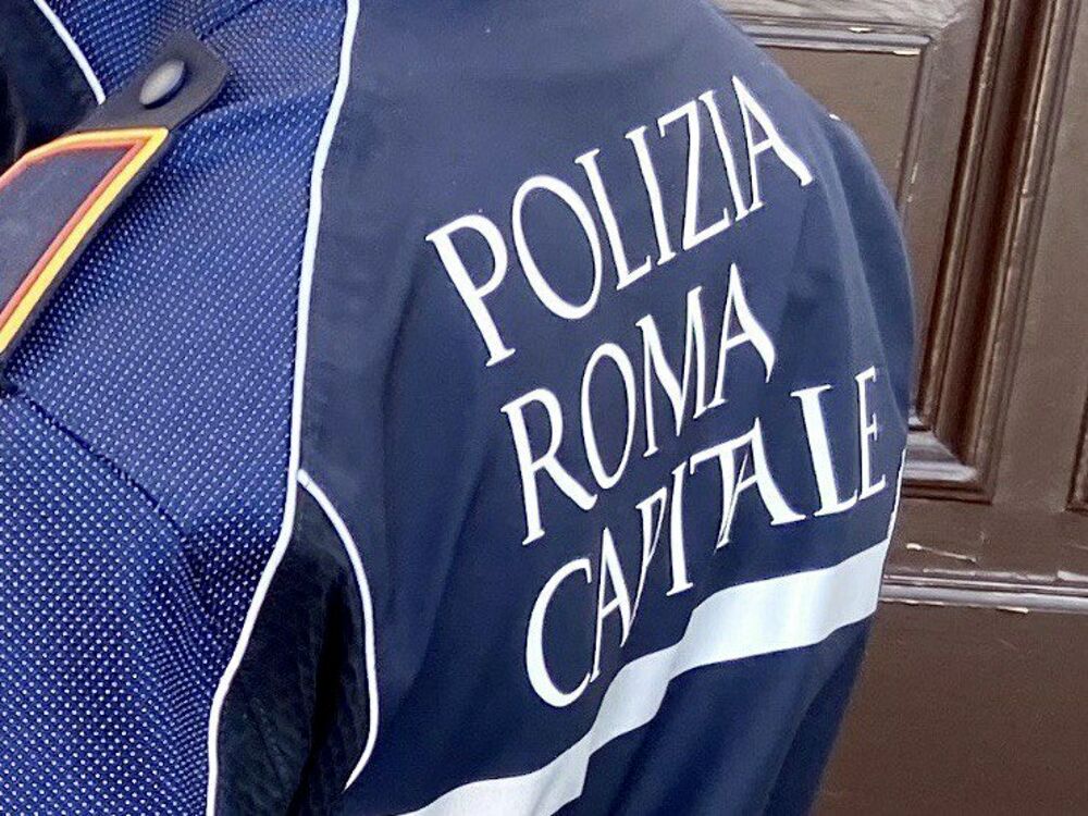 "Sono in astinenza da crack": entra nell'ostello e rapina studente