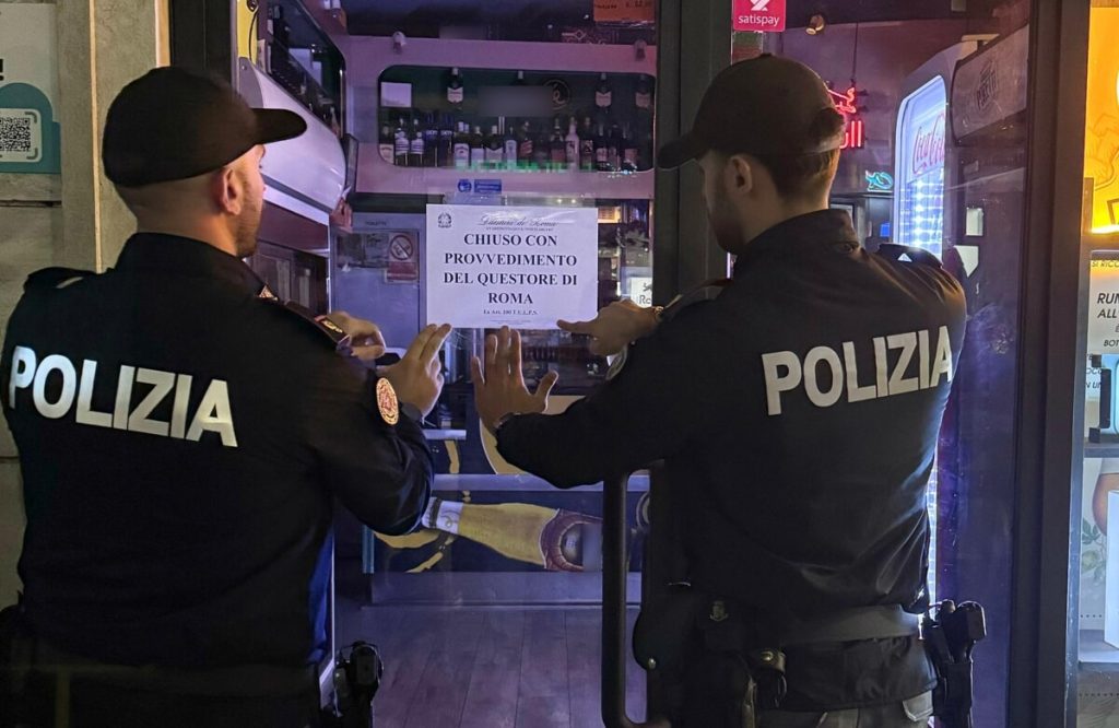 Ponte Milvio, alcol ai minori ed esposti dei cittadini: chiuso per 7 giorni bar nel cuore della movida