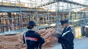 Ponteggi pericolosi nel cantiere edile. Sequestrato dai carabinieri