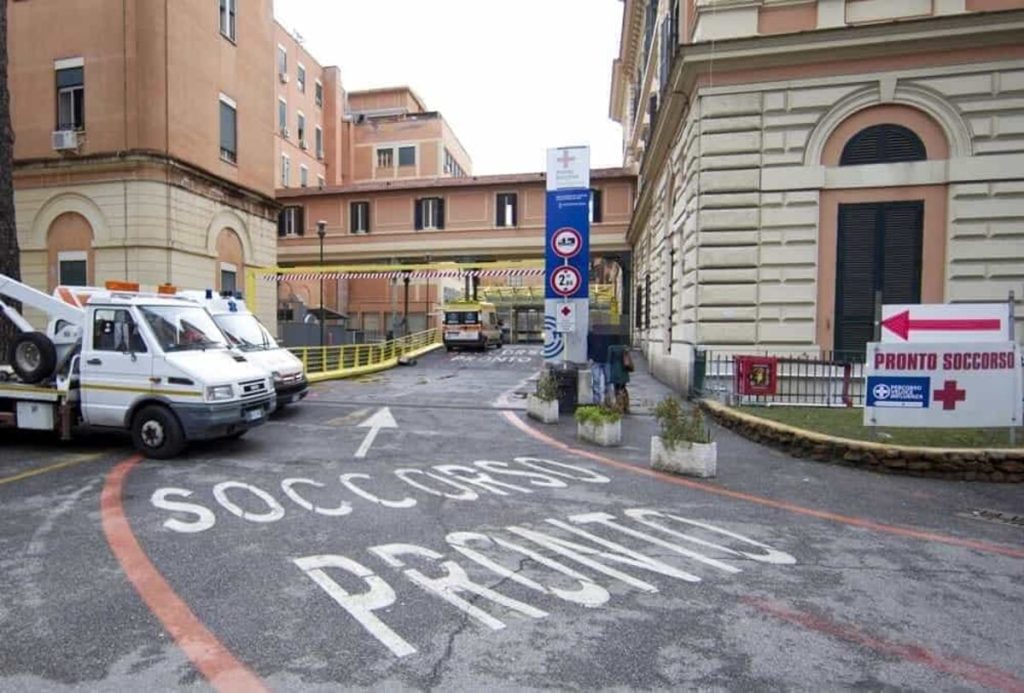 Policlinico Umberto I, troppa attesa per la visita: tre infermieri picchiati al pronto soccorso