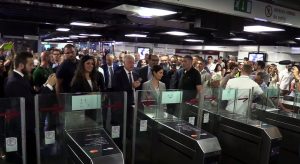 Tornelli alti due metri e doppia timbratura, ecco l'idea per combattere i furbetti del biglietto della metro