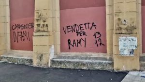 A Roma scritte con foto contro i carabinieri a Scalo San Lorenzo e alla Garbatella