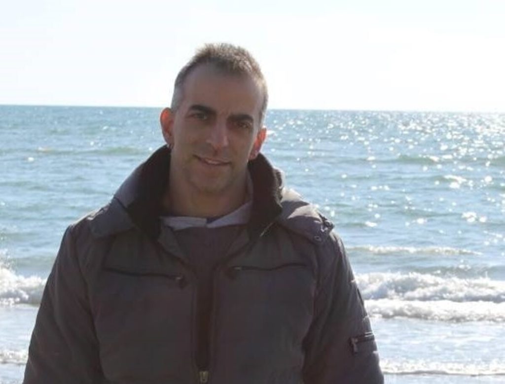 Roberto Della Corte morto in un incidente a Roma, lascia tre figli. Il ricordo: "Era un gran lavoratore