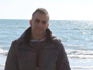 Roberto Della Corte morto in un incidente a Roma, lascia tre figli. Il ricordo: "Era un gran lavoratore