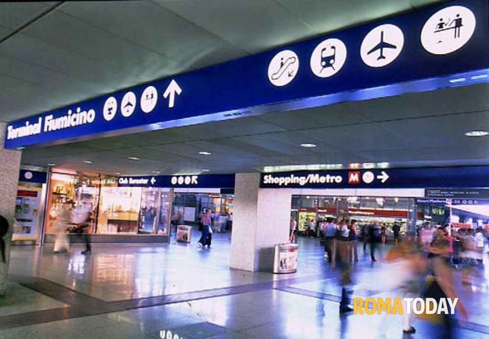 Borseggi a Termini: turista derubata mentre chiacchiera seduta in un ristorante della stazione