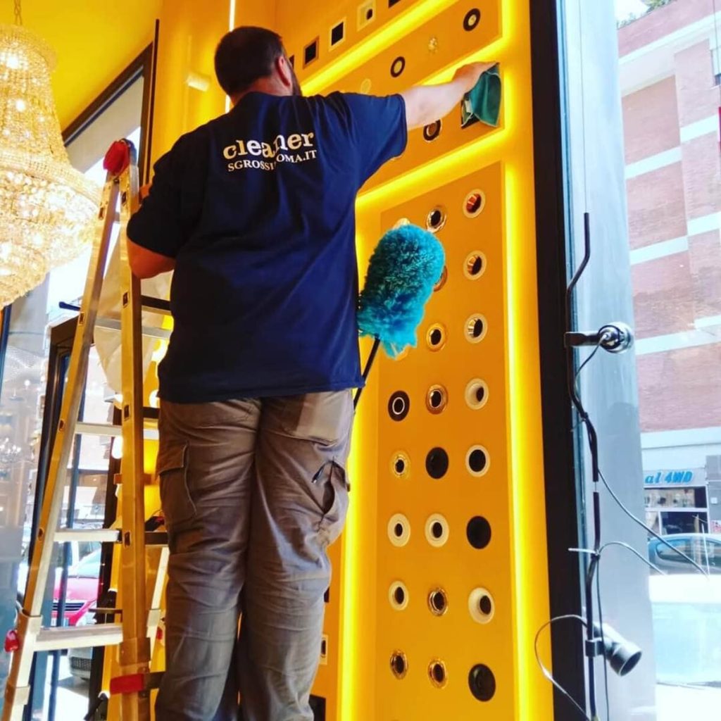 Via Condotti e via del Corso sono le strade dello shopping con i negozi più puliti di Roma
