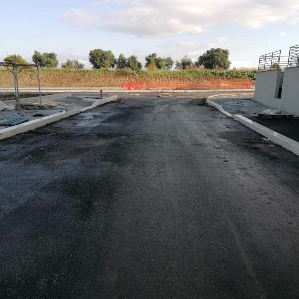 Dopo le denunce dei proprietari il Comune va a Tor Vergata 2. E il cantiere riparte