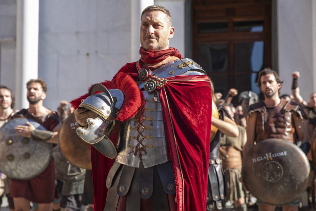 Francesco Totti centurione romano: l'ex capitano giallorosso al lancio del Gladiatore II