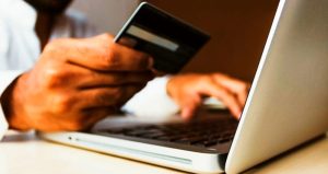 Soldi investiti online su falsa piattaforma di trading: la truffa a un imprenditore romano