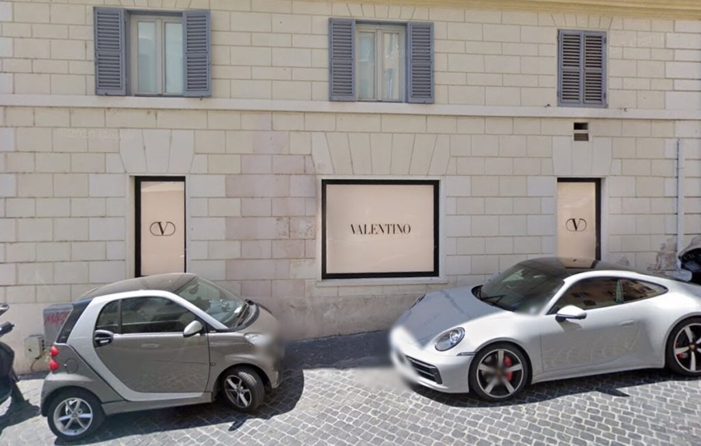 Il maxi furto senza effrazione da Valentino, caccia alla banda e l'ipotesi dei falsi clienti del bed and breakfast