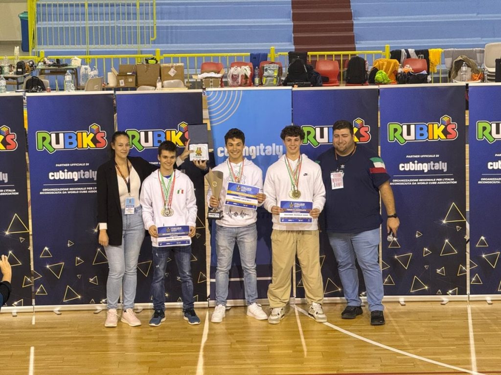 Valerio Locatelli, il 18enne romano campione nazionale del cubo di Rubik per la quarta volta consecutiva