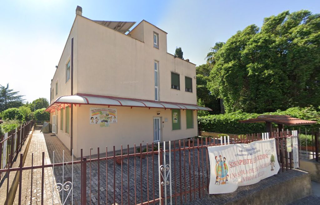 Ladro in convento ruba i soldi destinati ai libri dei bambini dell'asilo