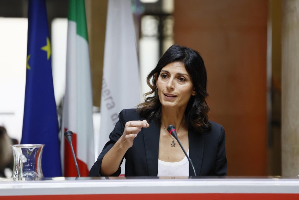 Rischio povertà a Roma, è ancora in piedi il microcredito voluto da Raggi nel 2020. Ecco come funziona