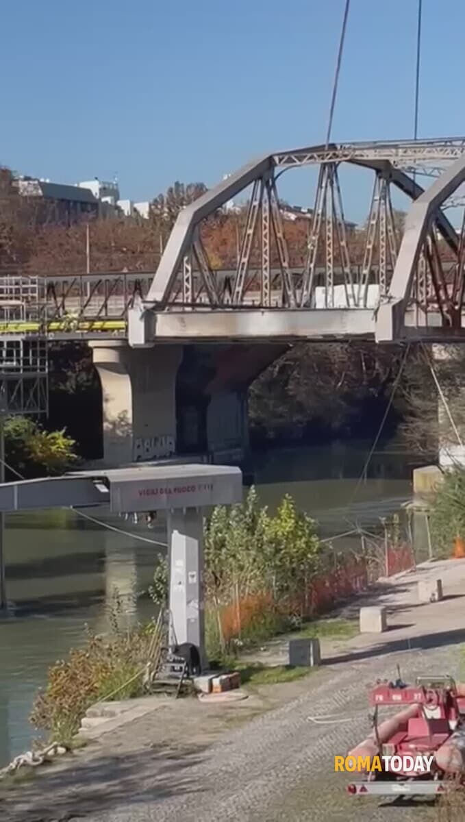 Il Ponte di ferro non c'è più. Rimossa l'ultima storica arcata