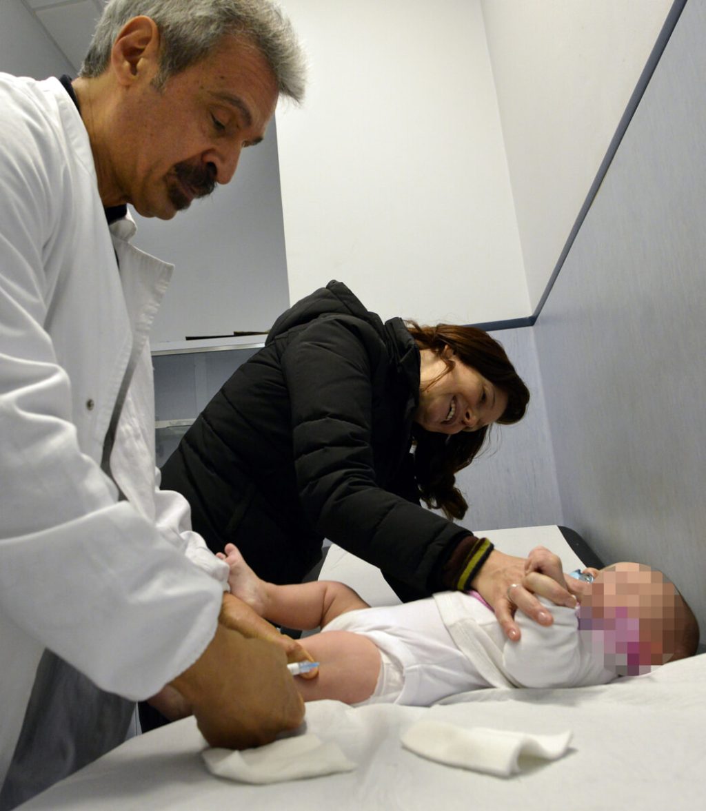 L’intollerabile ritardo del vaccino per la bronchiolite. Nel Lazio migliaia di neonati rimandati ad anno nuovo