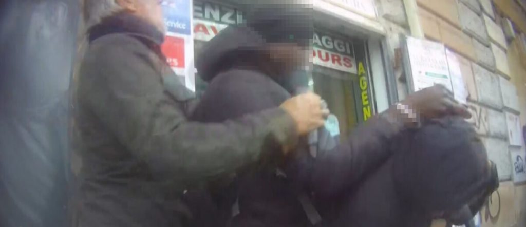 Jimmy Ghione e il cameraman di Striscia la Notizia aggrediti all'Esquilino