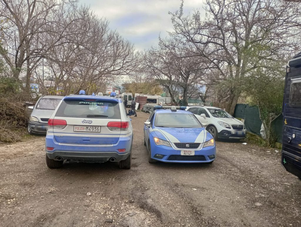 Sgombero del campo rom abusivo: "Donne e bimbi in strada. Calpestati i valori detti dal Papa"