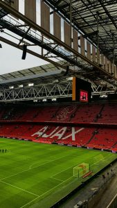 Ajax-Lazio, l'appello del club di Lotito ai tifosi dopo la trasferta vietata: "Non rispondete alle provocazioni"