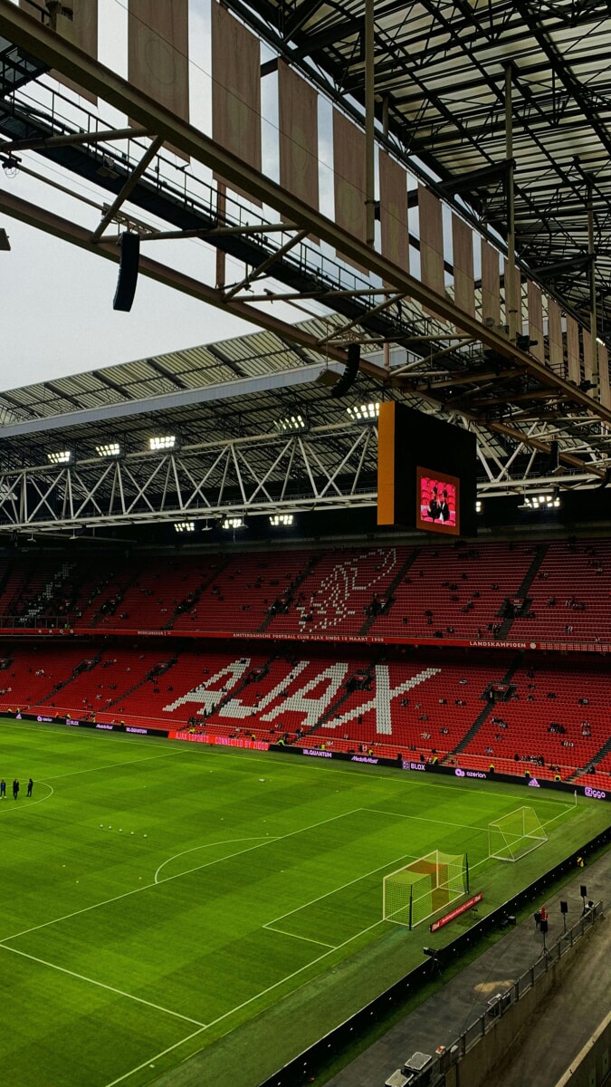 Ajax-Lazio, l'appello del club di Lotito ai tifosi dopo la trasferta vietata: "Non rispondete alle provocazioni"