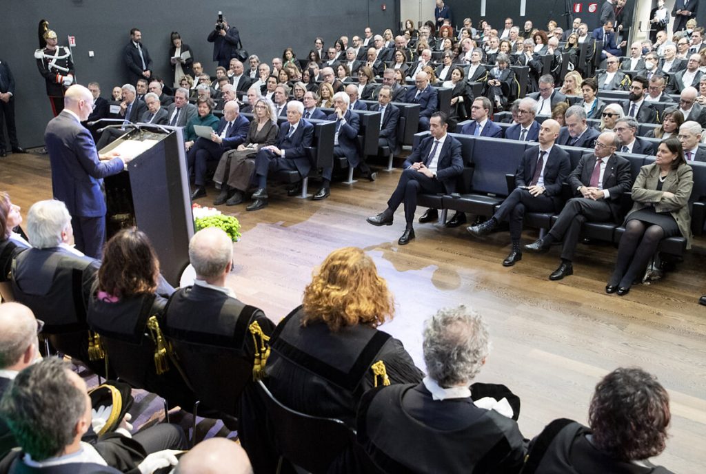 Un romano ogni centodieci è avvocato. Gli studi più prestigiosi, i redditi medi, il gender gap