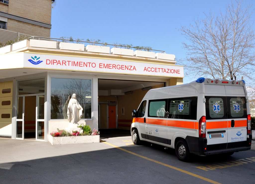 Roma, bambino di 11 anni cade da una finestra e muore