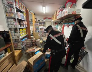 Cinquecento chili di botti senza autorizzazione trovati nella cameretta di un minore
