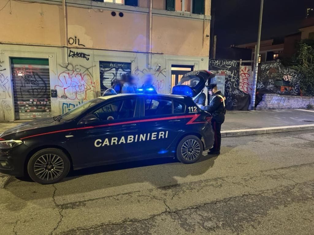 Lite al bar con furto: dopo il diverbio scappa con il telefonino