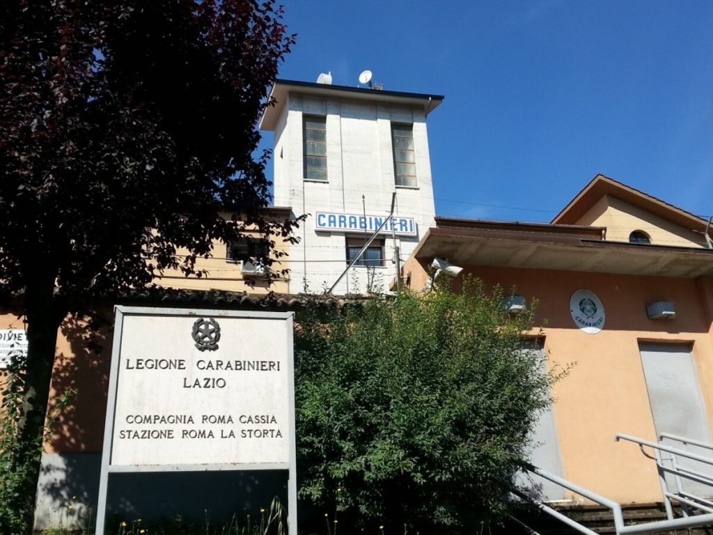 Ai domiciliari trovata con droga e proiettili in casa