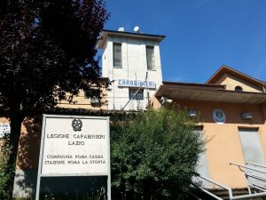 Ai domiciliari trovata con droga e proiettili in casa