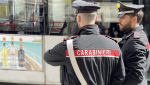 Una quindicenne è stata abusata sessualmente sul bus mentre andava a scuola