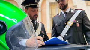 Caschi eCooltra vanno a ruba: raffica di furti, dodici denunciati