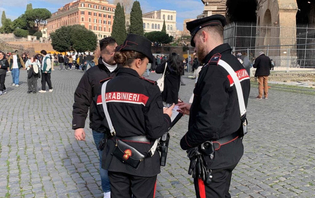 Raffica di borseggi a Roma, i carabinieri arrestano 17 persone