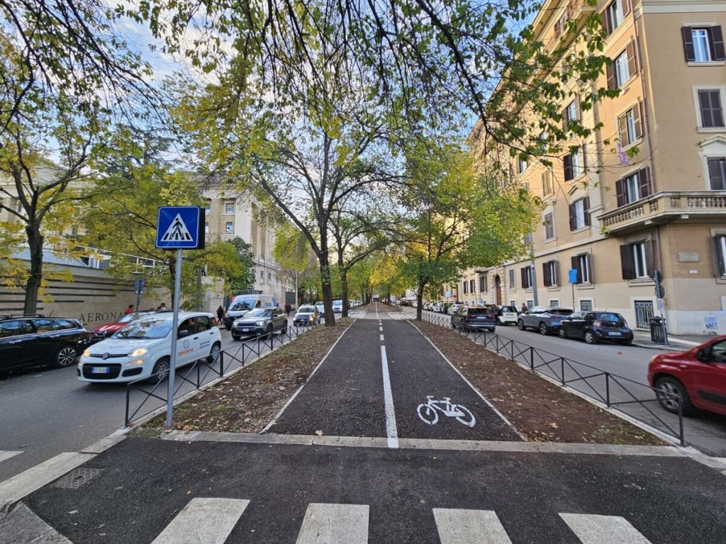 Inaugurata la ciclabile Termini-Sapienza. Lunga 750 metri, è costata quasi 600mila euro