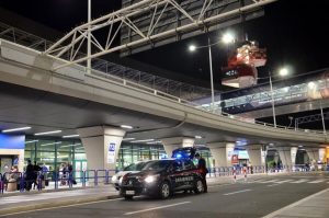 Tassisti, conducenti ncc e car valet multati davanti all'aeroporto per oltre 14mila euro